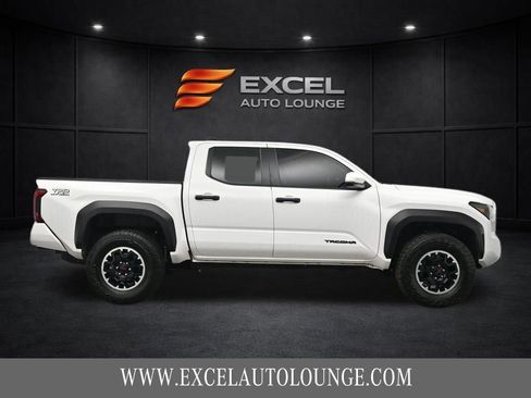 Used 2025 Toyota Tacoma TRD Off-Road w/ TRD Off Road Upgrade Package image 7