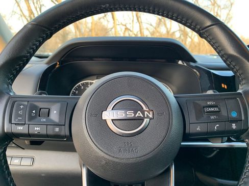 Used 2025 Nissan Pathfinder SV image 30