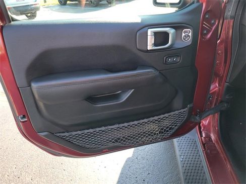 Used 2021 Jeep Wrangler Unlimited Sahara image 17