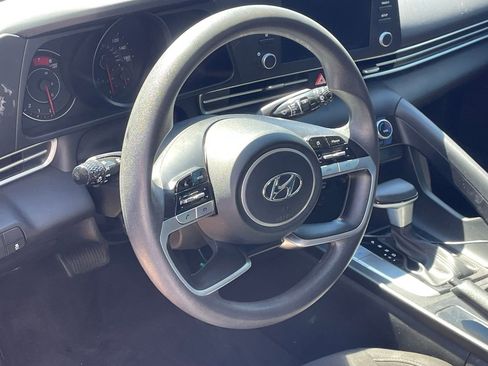 Used 2022 Hyundai Elantra SEL w/ Preferred Accessory Package image 7