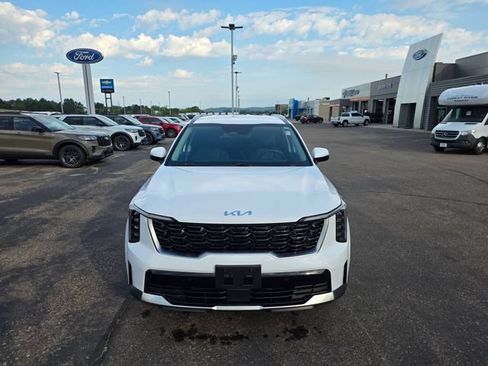 Used 2025 Kia Sorento S AWD/4WD image 2