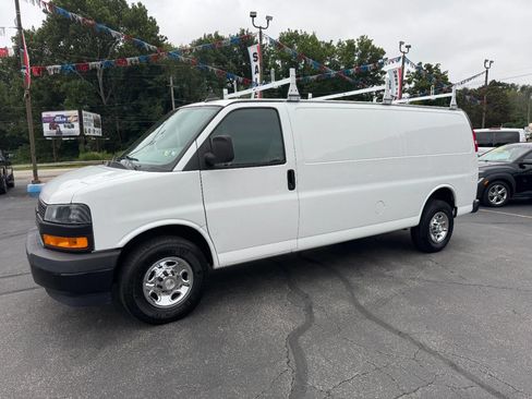 Used 2019 Chevrolet Express 2500 Extended image 5