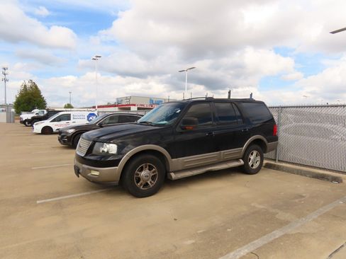 Used 2004 Ford Expedition Eddie Bauer image 2