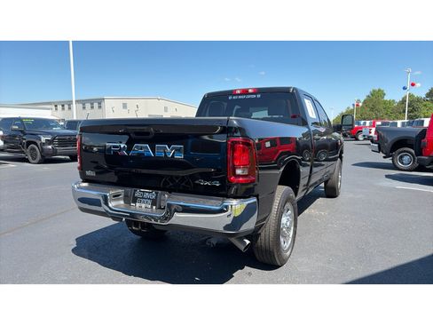 Used 2025 RAM 2500 Tradesman w/ Chrome Appearance Group AWD/4WD image 5