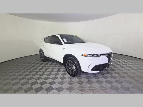 Used 2025 Alfa Romeo Tonale w/ Premium Package AWD/4WD image 34