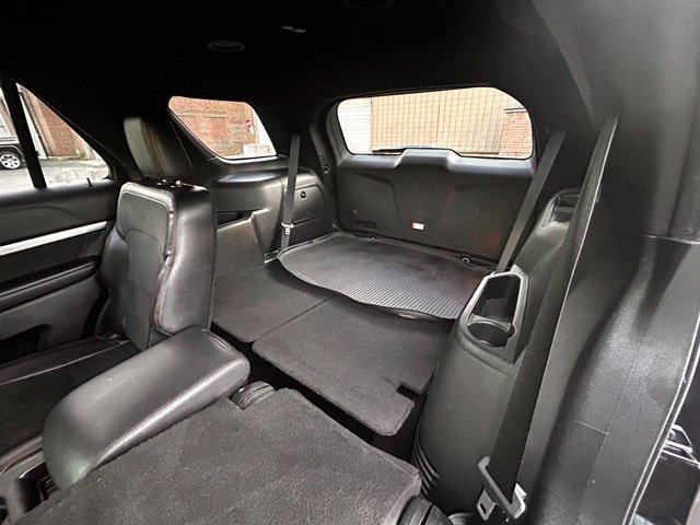 Used 2018 Ford Explorer XLT w/ XLT Appearance Package AWD/4WD image 29