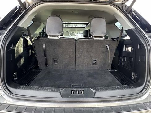 Used 2021 Ford Explorer XLT w/ Equipment Group 202A image 12