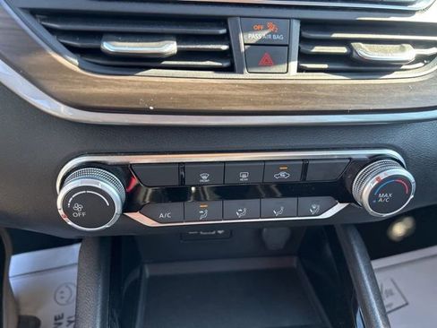 Used 2024 Nissan Altima 2.5 SV image 24