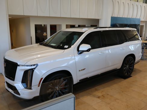 Used 2025 Cadillac Escalade V image 7