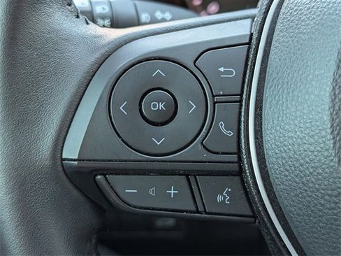 Used 2021 Toyota RAV4 XLE Premium image 22