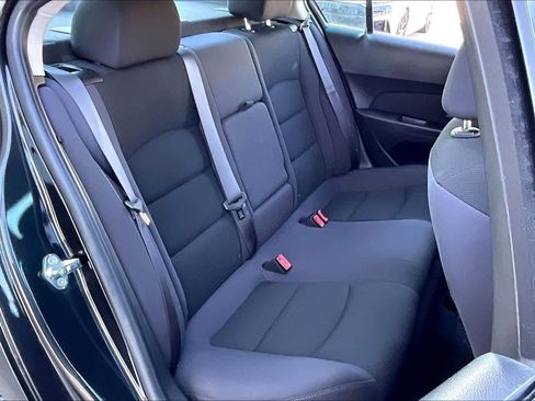 Used 2016 Chevrolet Cruze LT image 18