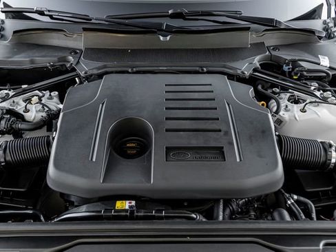 Used 2025 Land Rover Discovery Dynamic SE image 34