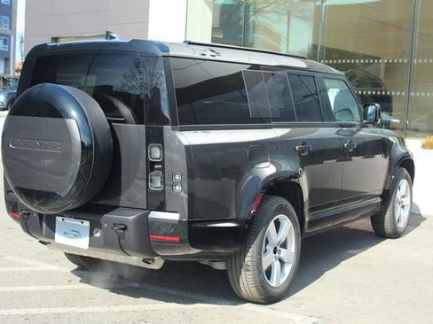 New 2026 Land Rover Defender 130 X-Dynamic SE image 2