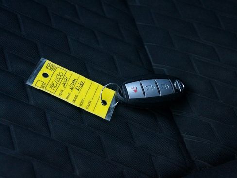 Used 2021 Nissan Kicks S image 2