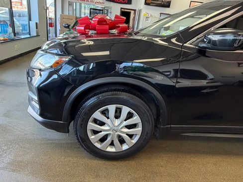 Used 2018 Nissan Rogue S image 9