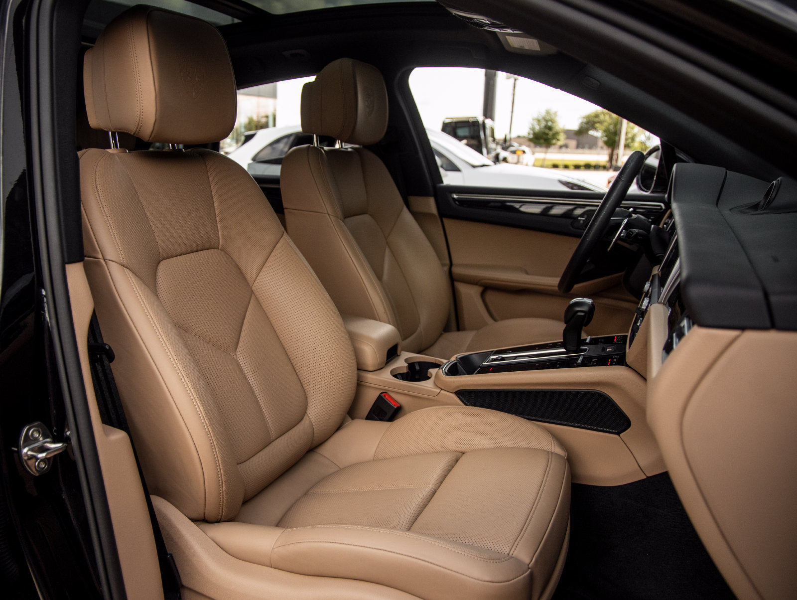 Certified 2024 Porsche Macan AWD/4WD image 45