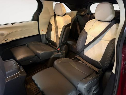 New 2026 Toyota Sienna Platinum image 13