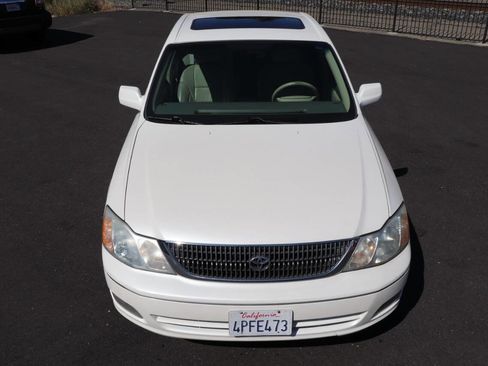 Used 2001 Toyota Avalon XLS FWD image 2