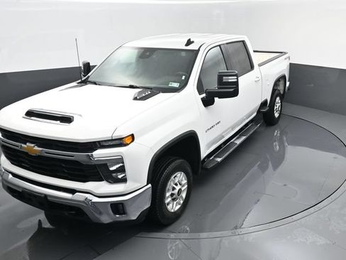 Used 2025 Chevrolet Silverado 2500 LT w/ Convenience Package AWD/4WD image 21