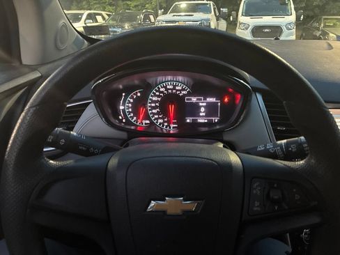 Used 2019 Chevrolet Trax LS AWD/4WD image 12