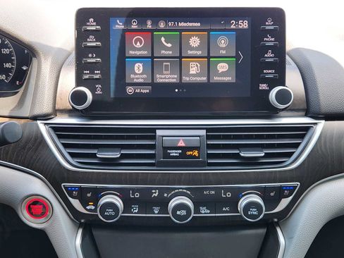 Used 2018 Honda Accord Touring image 16