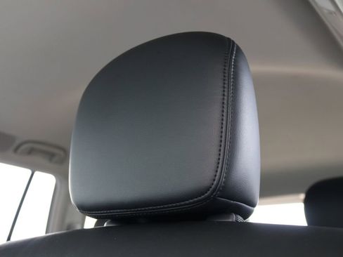 Used 2024 Nissan Armada SL image 16