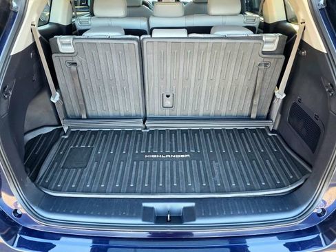 Used 2020 Toyota Highlander XLE image 39
