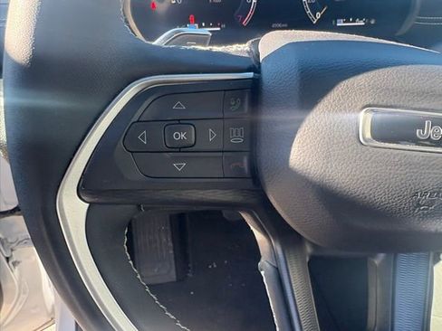 Used 2025 Jeep Grand Cherokee Laredo X w/ Luxury Tech Group I image 13