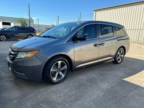 Used 2014 Honda Odyssey LX image 2