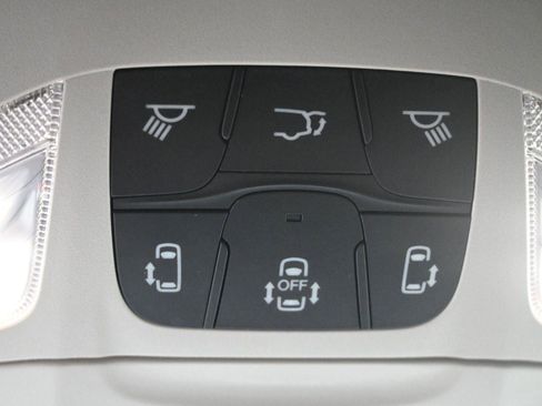 Used 2024 Chrysler Pacifica Touring-L image 28