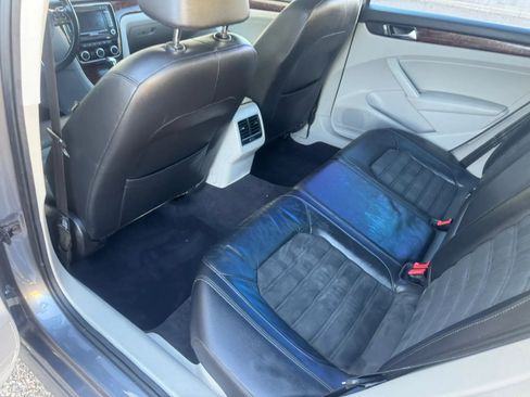 Used 2013 Volkswagen Passat TDI SEL Premium image 18