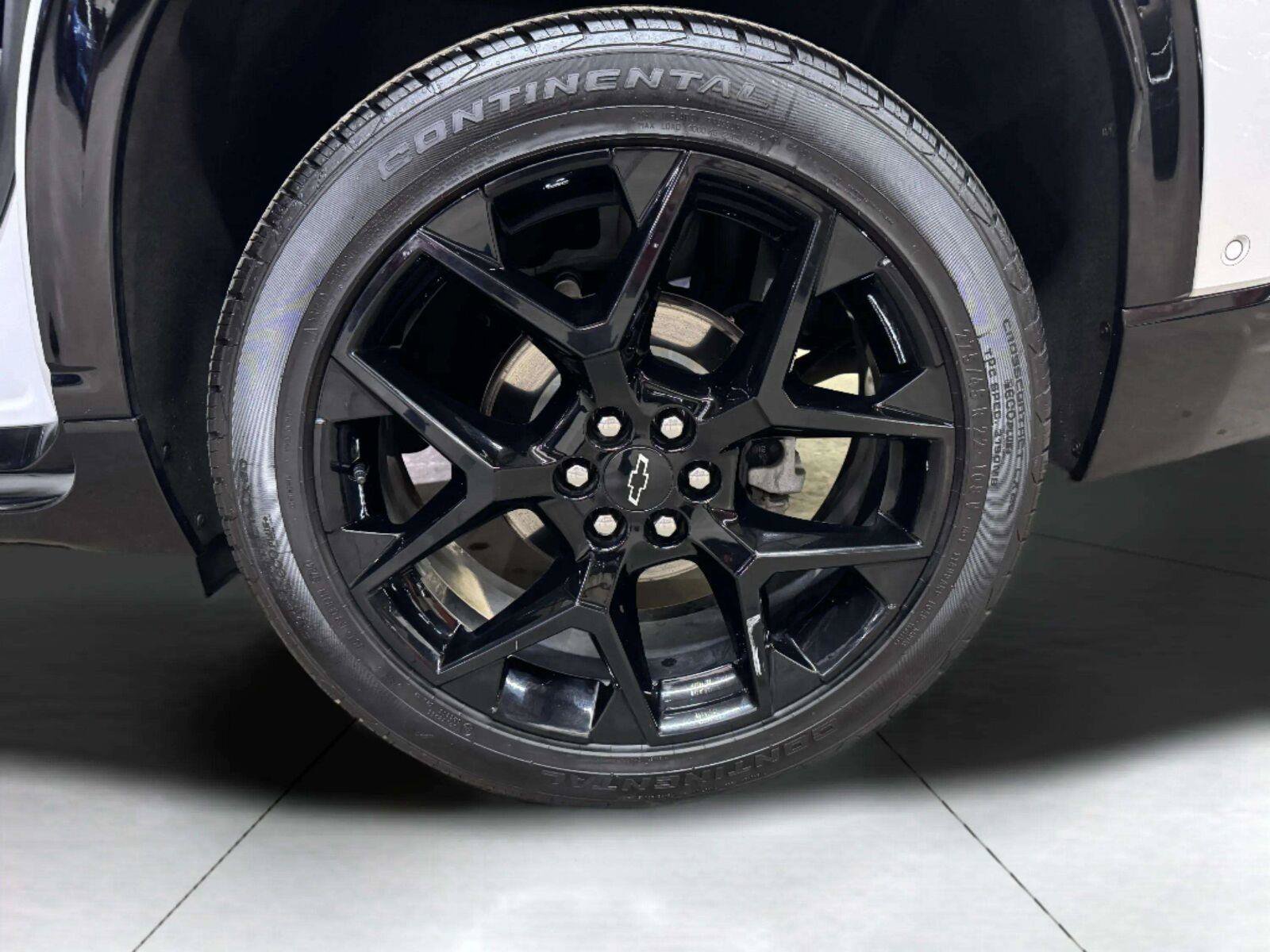 Used 2024 Chevrolet Traverse RS AWD/4WD image 42