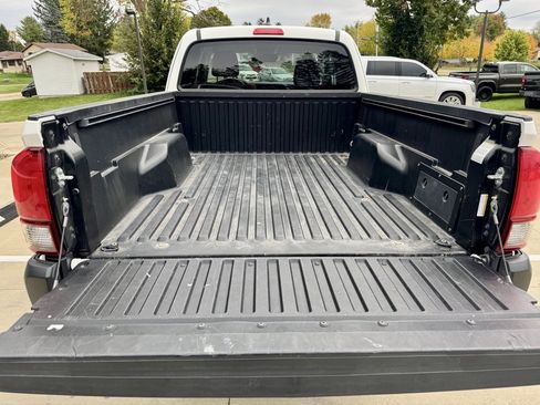 Used 2021 Toyota Tacoma SR image 9