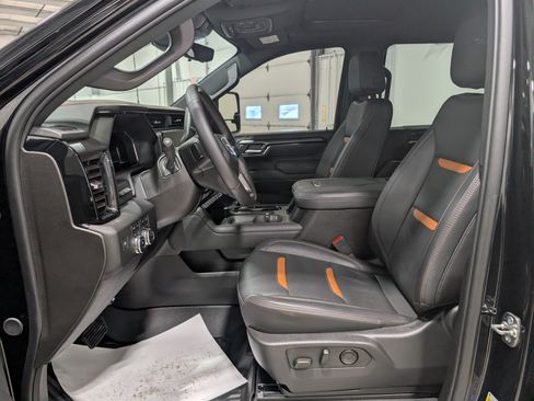 Used 2025 GMC Sierra 2500 AT4 w/ AT4 Premium Plus Package AWD/4WD image 17