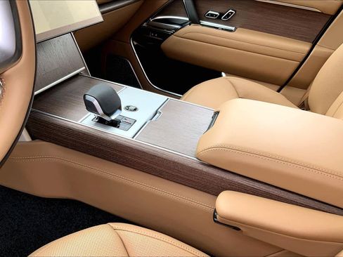 New 2026 Land Rover Range Rover Autobiography AWD/4WD image 10