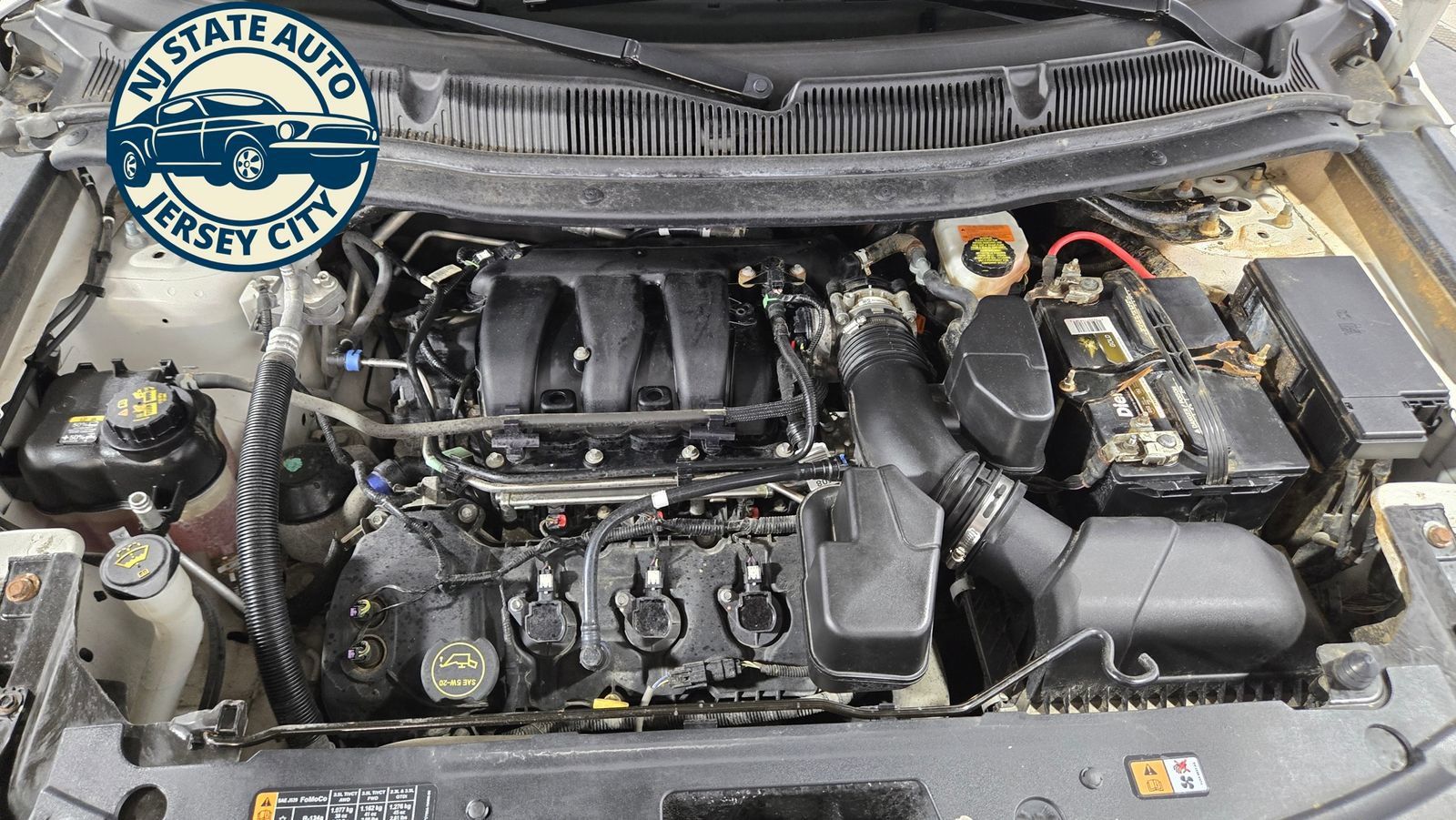 Used 2019 Ford Explorer XLT w/ Equipment Group 202A AWD/4WD image 9