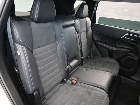 Used 2022 Mitsubishi Outlander SE image 46