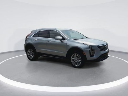 Used 2025 Cadillac XT4 Premium Luxury FWD image 2