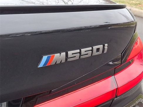 Used 2023 BMW M550i xDrive w/ Dynamic Handling Package image 32