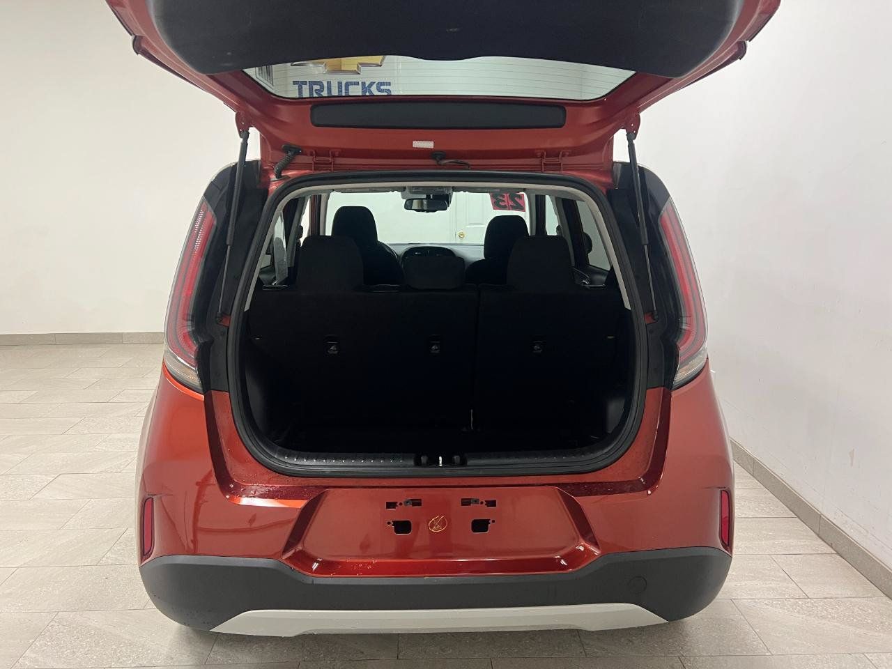 Used 2023 Kia Soul S FWD image 19