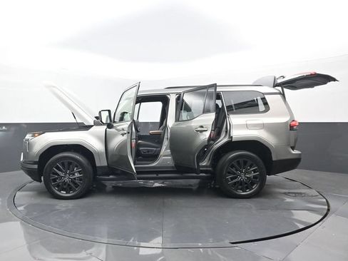 Used 2024 Lexus GX 550 w/ Cold Area Package AWD/4WD image 35