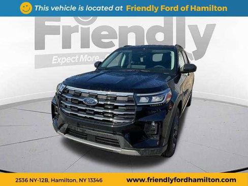 Used 2025 Ford Explorer Active w/ Active Comfort Package image 2