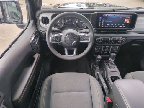 Used 2025 Jeep Wrangler Unlimited Sahara w/ Safety Group image 17