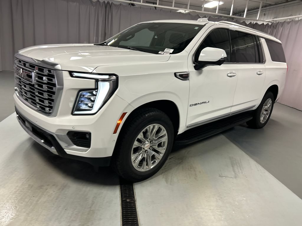 Used 2025 GMC Yukon XL Denali AWD/4WD image 3