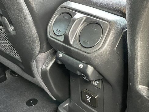 Used 2022 Jeep Wrangler Unlimited Rubicon w/ Steel Bumper Group AWD/4WD image 15