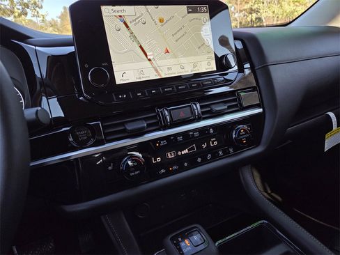 New 2025 Nissan Pathfinder SL image 6