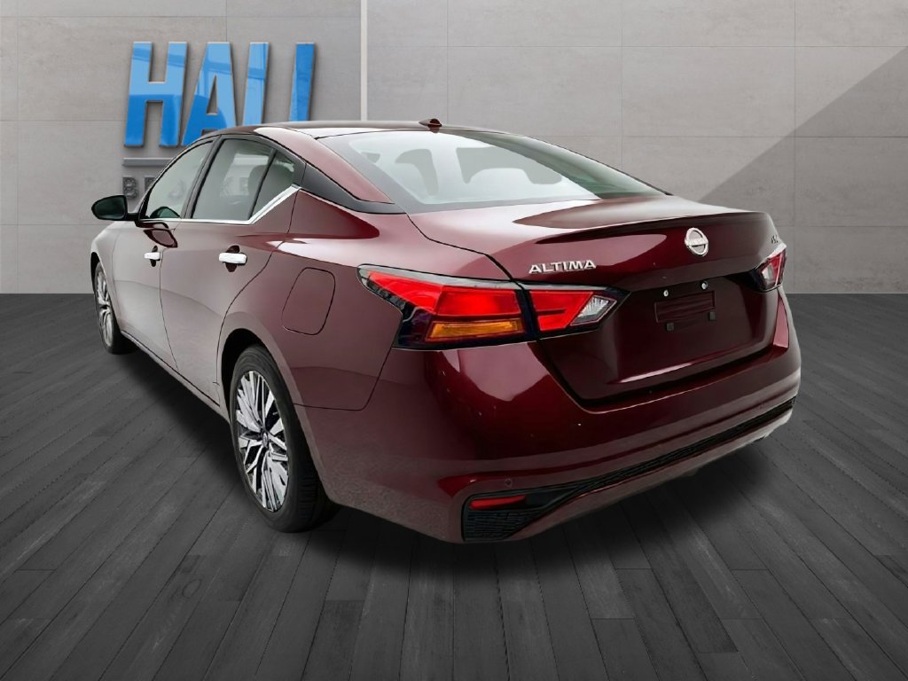 Used 2025 Nissan Altima 2.5 SV FWD image 3