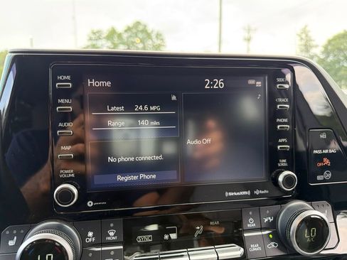 Used 2020 Toyota Highlander XLE FWD image 10