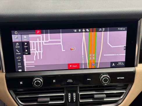 Certified 2025 Porsche Macan image 32