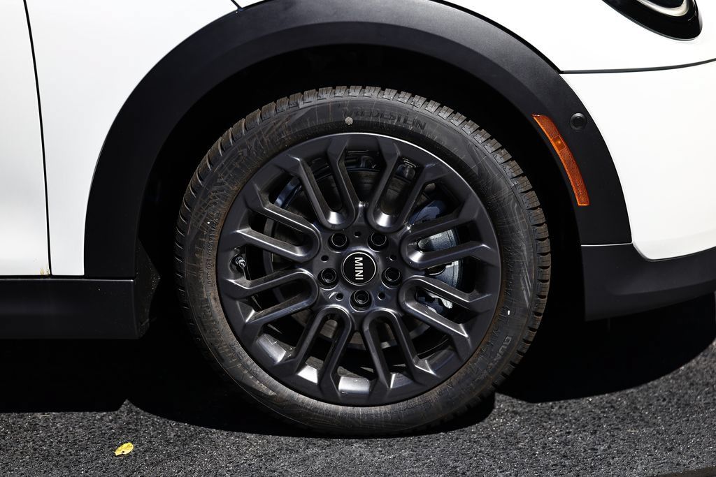 New 2026 MINI Cooper 2-Door Hardtop FWD image 5